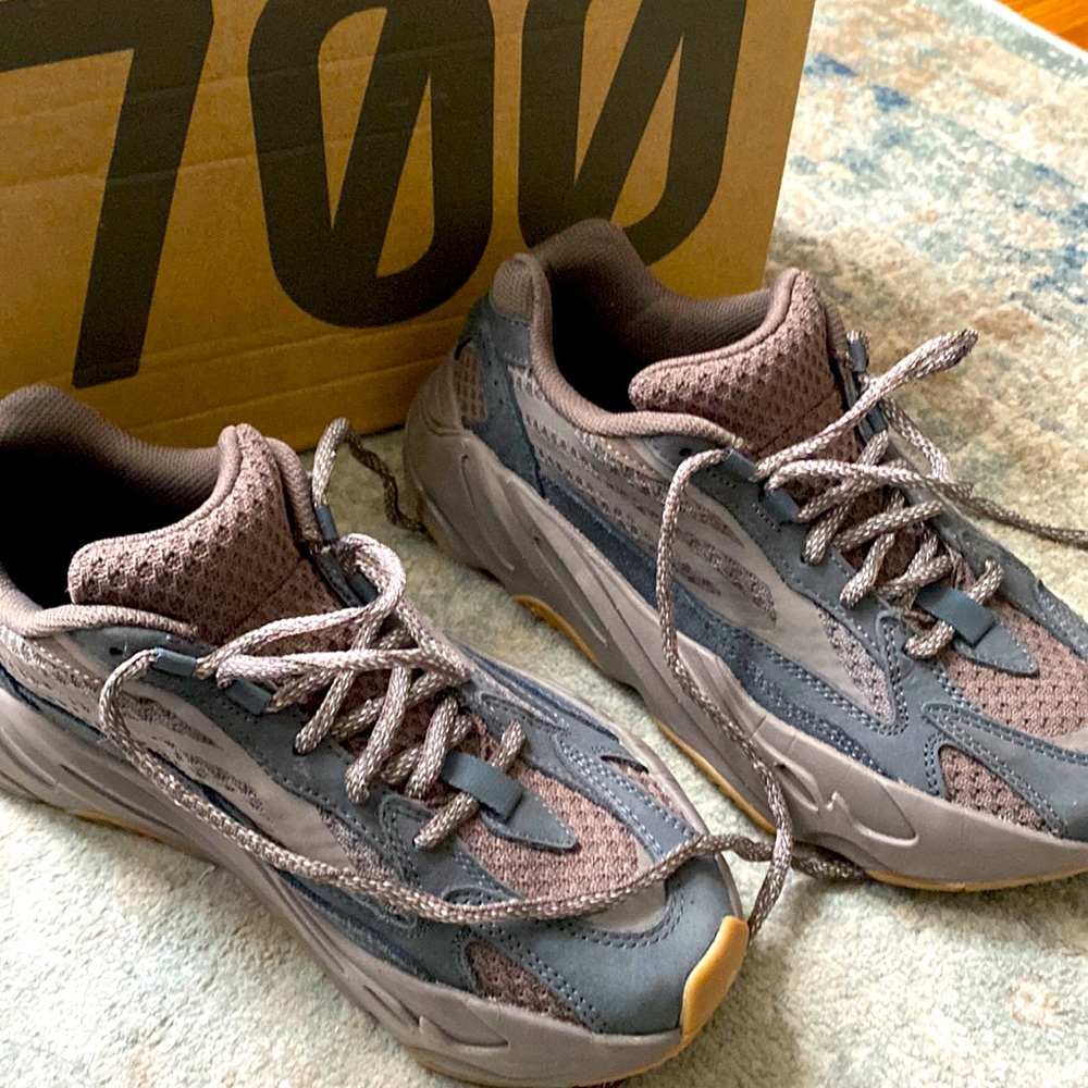 Yeezy Boost 700 in great condition size 7 men